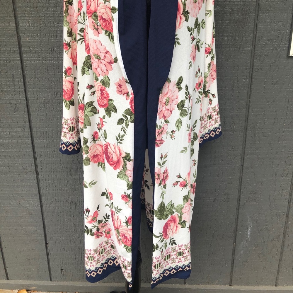 🍀Robe - NWOT by Kaii Los Angeles🍀 - Picture 4 of 7